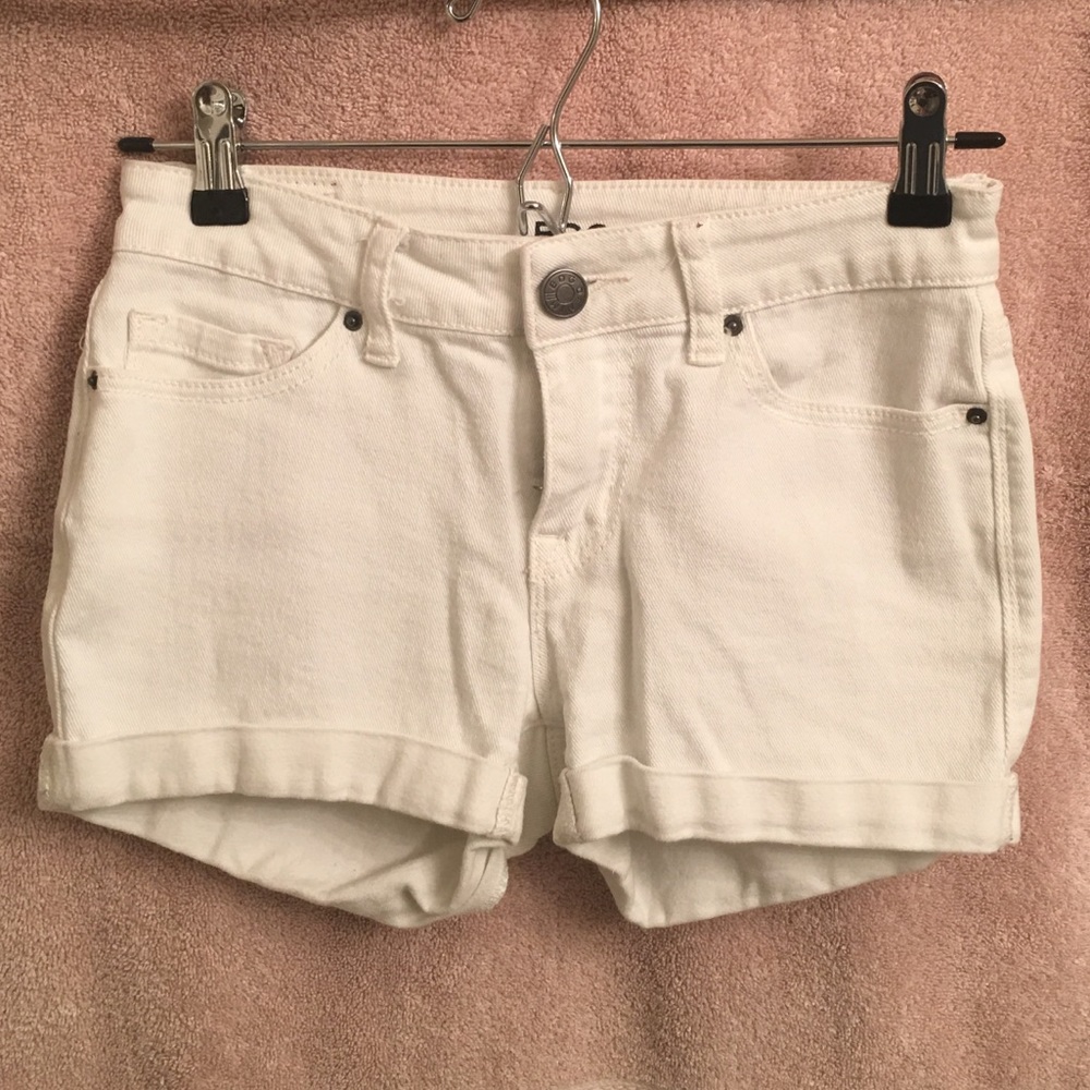 🌻4/$25🌻 UO BDG Mid Rise White Shorts ☀️ - Picture 3 of 8